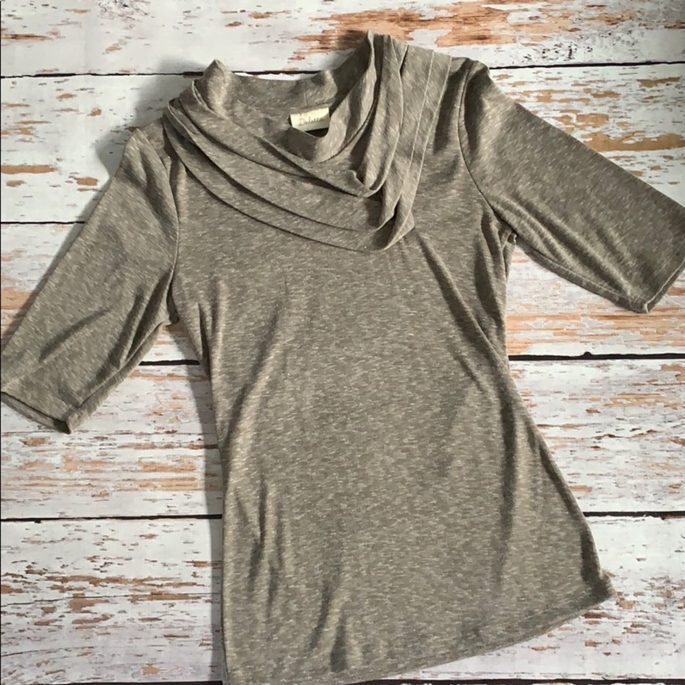 Anthropologie Deletta fall top in cocoa. Size M